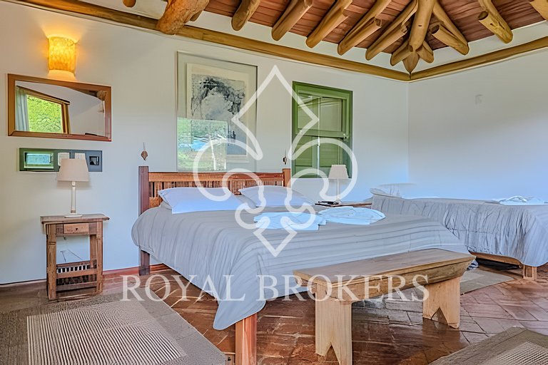 Lindo chalé com lareira, sauna e piscina.