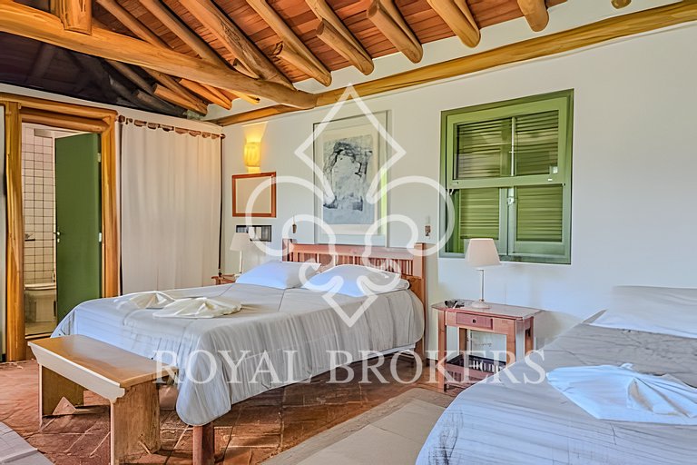 Lindo chalé com lareira, sauna e piscina.