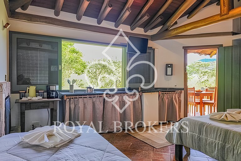 Lindo chalé com lareira, sauna e piscina.