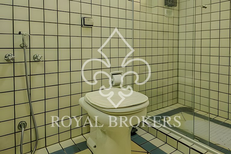 Lindo chalé com lareira, sauna e piscina.