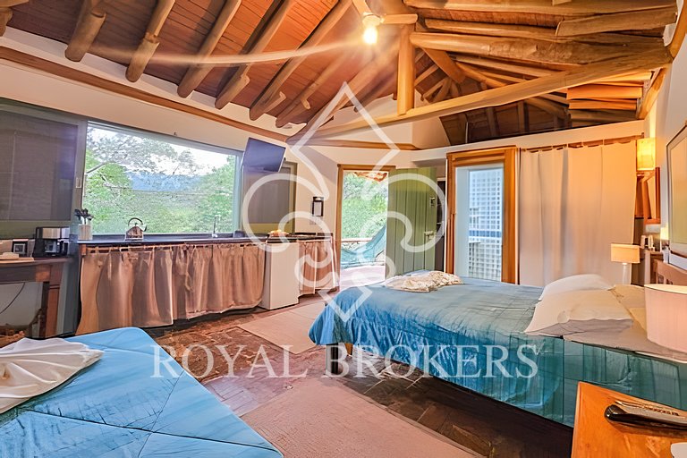 Chalé p/ família com lareira, sauna e piscina