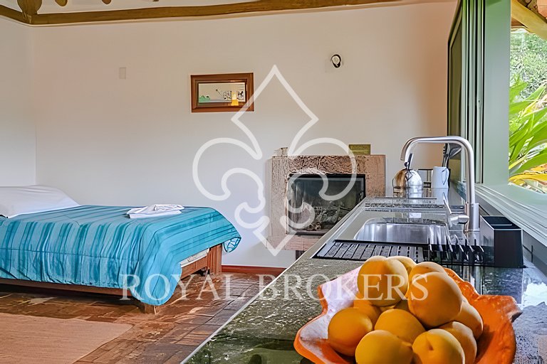 Chalé p/ família com lareira, sauna e piscina