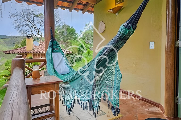 Chalé p/ família com lareira, sauna e piscina
