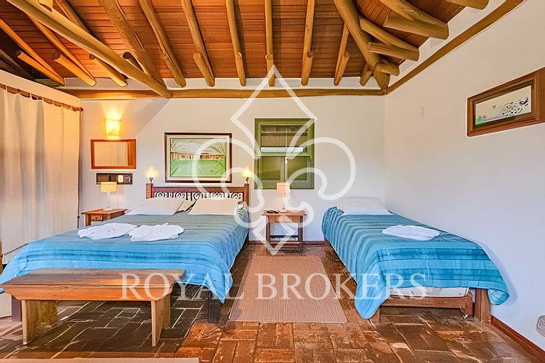 Chalé p/ família com lareira, sauna e piscina