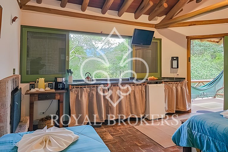 Chalé p/ família com lareira, sauna e piscina