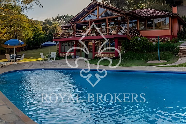 Chalé p/ família com lareira, sauna e piscina