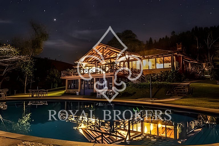 Chalé romântico c/ hidro, lareira, sauna e piscina