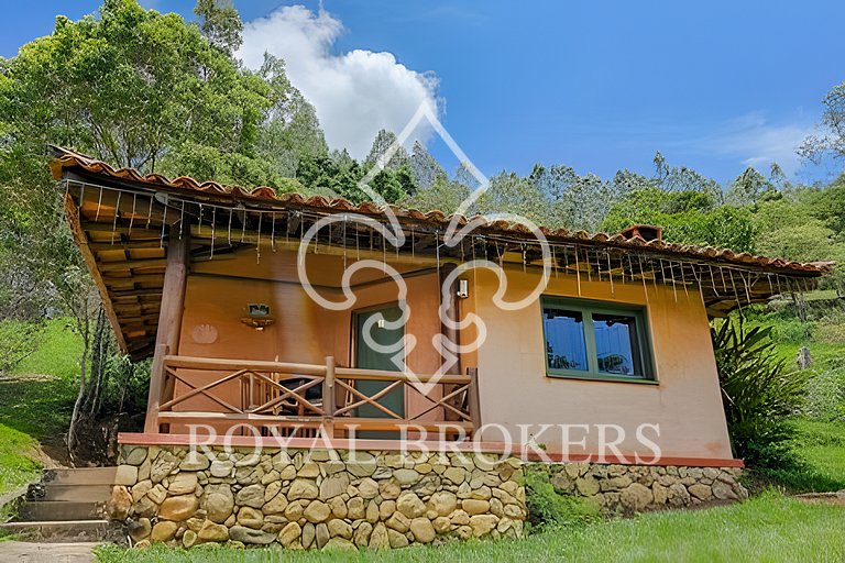 Chalé na serra, com lareira, sauna e piscina