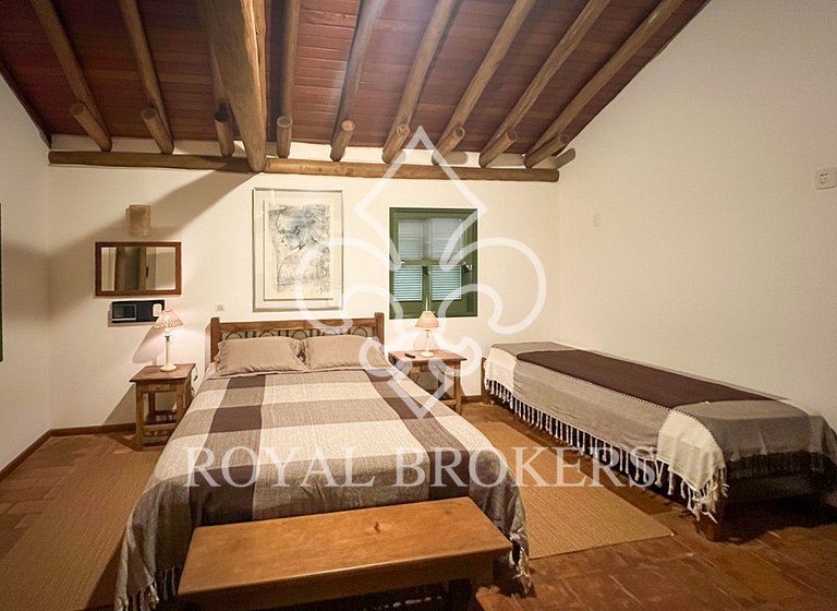 Chalé aconchegante c/ lareira, sauna e piscina.