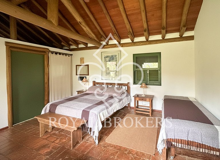 Chalé aconchegante c/ lareira, sauna e piscina.