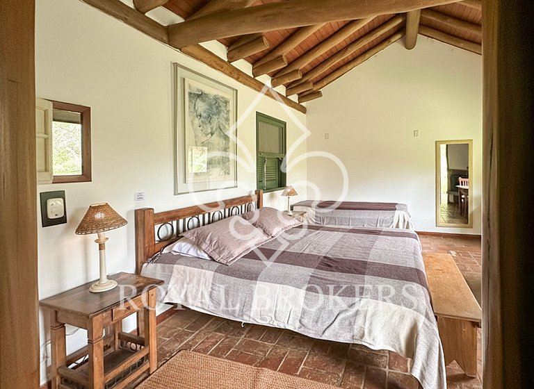 Chalé aconchegante c/ lareira, sauna e piscina.