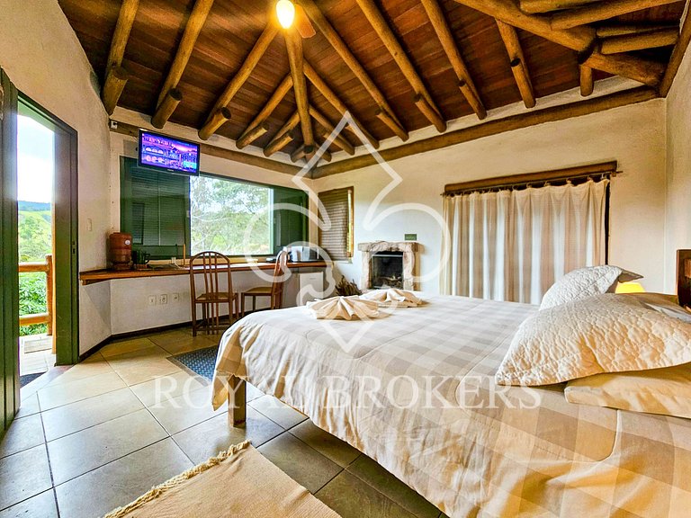 Chalé p/ casal com lareira, sauna e piscina