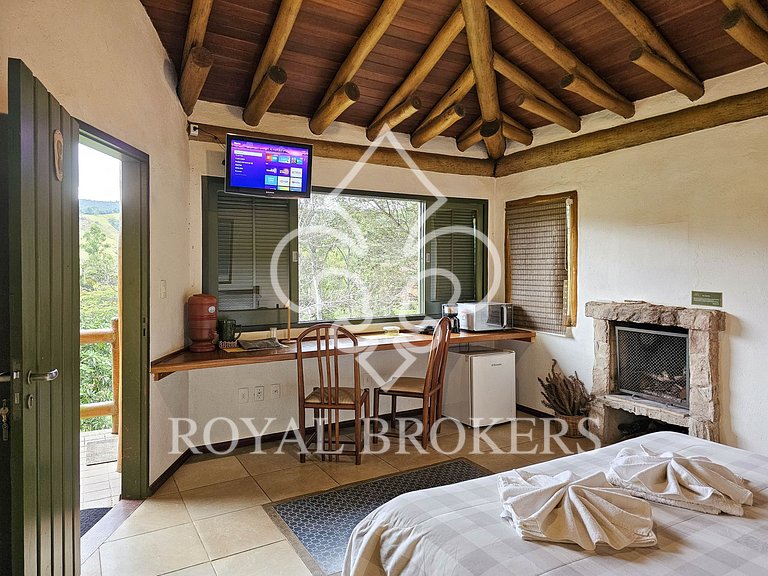 Chalé p/ casal com lareira, sauna e piscina