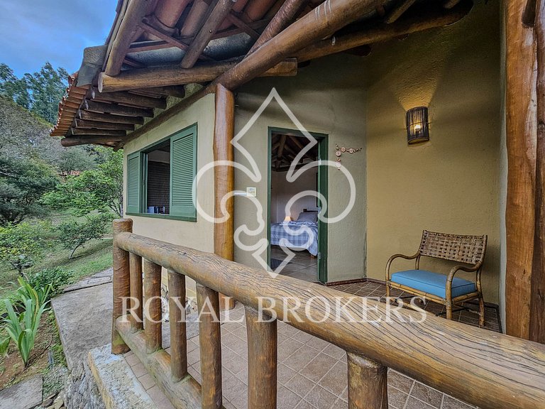 Chalé p/ casal com lareira, sauna e piscina